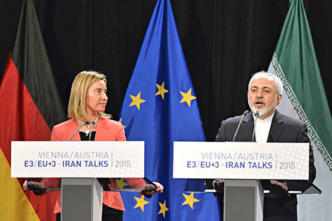 © APA/EPA/Herbert Neubauer EU-Außenbeauftragte Federica Mogherini und der iranische Außenminister Mohammed Dschawad Sarif