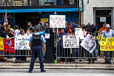 © APA/EPA/TannenMaury Proteste gegen US-Präsidentschaftskandidat Donald Trump in Chicago