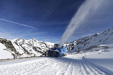 © APA/Helmut Fohringer Schneeräumung auf der Großglockner Hochalpenstraße