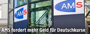 Schild am AMS-Geb&auml;ude