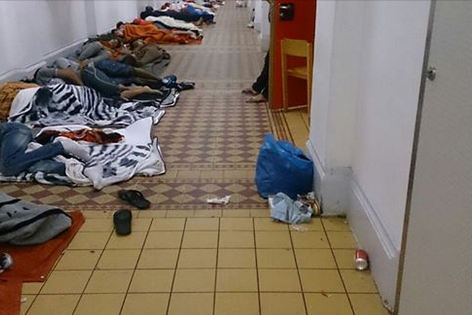 © Facebook Caritas veröffentlicht auf Facebook Bilder von den aktuellen Zuständen im Flüchtlingslager Traiskirchen