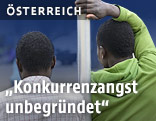 Zwei Asylsuchende