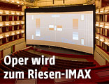 Innenansicht der Staatsoper mit aufgebauter Leinwand