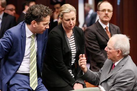 © APA/EPA/Olivier Hoslet Diskussion über den europäischen Stabilitätsmechanismus im Jahr 2014: Eurogruppenchef Jeroen Dijsselbloem, Finnlands Finanzministerin Jutta Urpilainen und Deutschlands Wolfgang Schäuble in Brüssel.