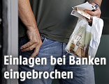 Mann mit Bargeld