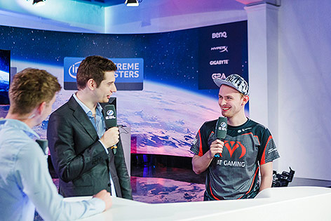 © ESL Spieler Interview bei Gamescom 2015 in Köln