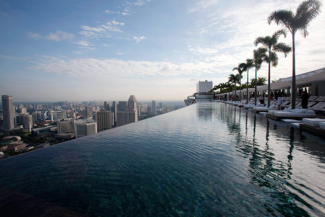 © Reuters/Vivek Prakash Infinity Pool des Skyparks auf dem Marina Bay Sands Ressor in Singapur
