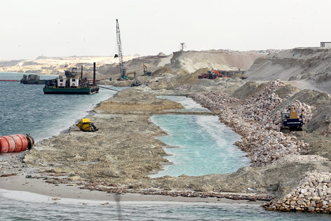 © APA/EPA/Khaled Elfiqi Erweiterungsarbeiten am Sueskanal