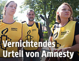 Mitarbeiter von Amnesty International in Traiskirchen