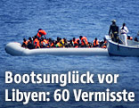 Flüchtlinge auf einem Rettungsboot