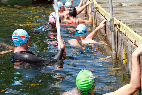 © Flowsports Erwachsene im Wasser