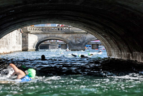 Schwimmen durch den Kanal um Borgen