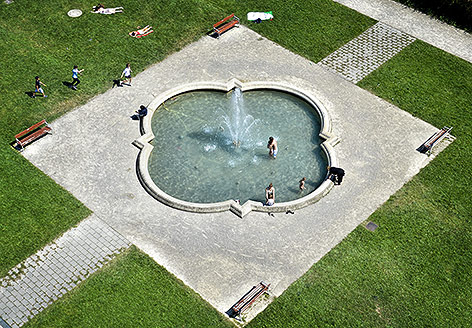 © APA/Herbert Neubauer Springbrunnen in einem Park in Wien-Neubau