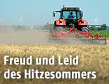 Traktor auf einem Feld