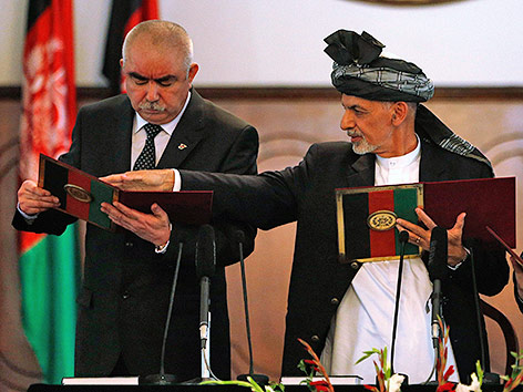 © Reuters/Omar Sobhani Afghanistans Präsident, Aschraf Ghani Ahmadsai, und sein Vize, Abdul Raschid Dostum