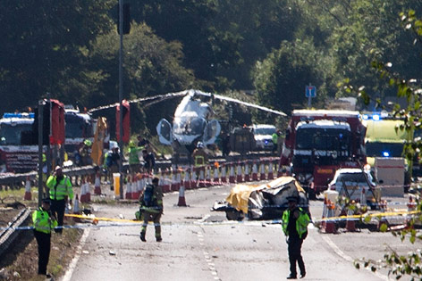 Einsatzkräfte nach  Absturz bei Flugshow