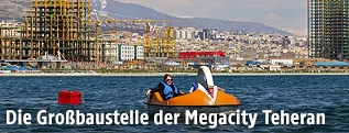Tretboot am Chitgar see in Teheran