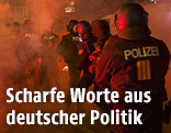 Polizisten im Rauch