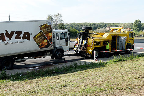 Abschleppdienst beim Abtransport des Lkws
