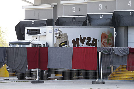 © Reuters/Heinz-Peter Bader Der abgeschleppte Lkw