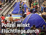 Fl&uuml;chtlinge auf Budapester Bahnhof