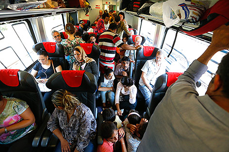 © Reuters/Laszlo Balogh Flüchtlinge in einem Zug nach Wien