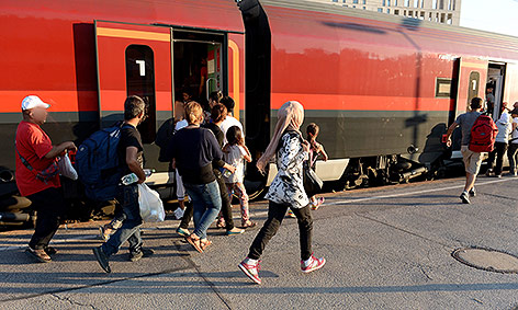 © APA/EPA/Roland Schlager Flüchtlinge auf dem Wiener Westbahnhof