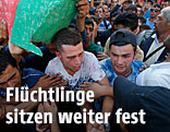 Flüchtlinge vor dem Bahnhof in Budapest