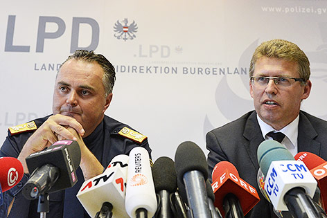 © APA/Robert Jäger Der burgenländische Landespolizeidirektor Hans Peter Doskozil und der Leiter der Staatsanwaltschaft Eisenstadt, Johann Fuchs