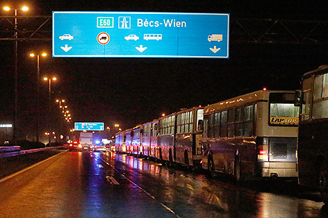 Busse auf der Autobahn