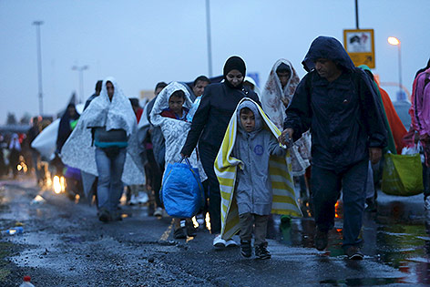 Flüchtlinge erreichen die österreichische Grenze