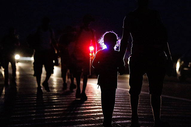 © AP/Frank Augstein Menschen am Weg von Budapest in den Westen