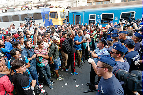 © Reuters/Laszlo Balogh Flüchtlinge beim Bahnhof in Budapest