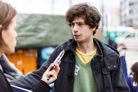 © ORF.at/Dominique Hammer Freiwilliger Helfer Julian am Hauptbahnhof