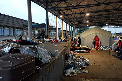 © ORF/Andreas Herbst Flüchtlinge übernachten in Nickelsdorf