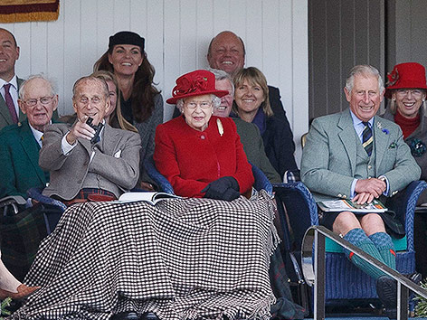 © APA/EPA/Robert Perry Königin Elizabeth II., Prinz Philip und Prinz Charles