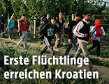 Menschen nahe der serbisch-kroatischen Grenze