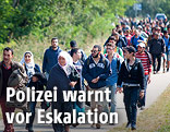 Flüchtlinge an österreichisch-ungarischer Grenze