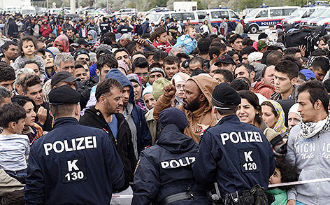 © APA/Herbert P. Oczeret Flüchtlinge an der österreichischen Grenze zu Ungarn
