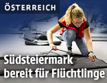 Herlferin baut Feldbett auf