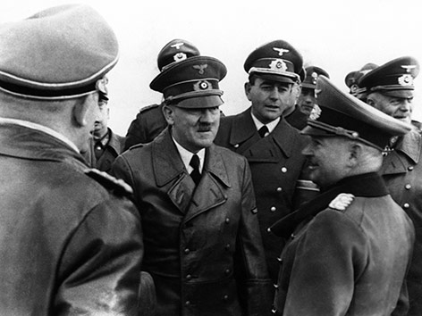 © AP Adolf Hitler im Mai 1937 in Deutschland