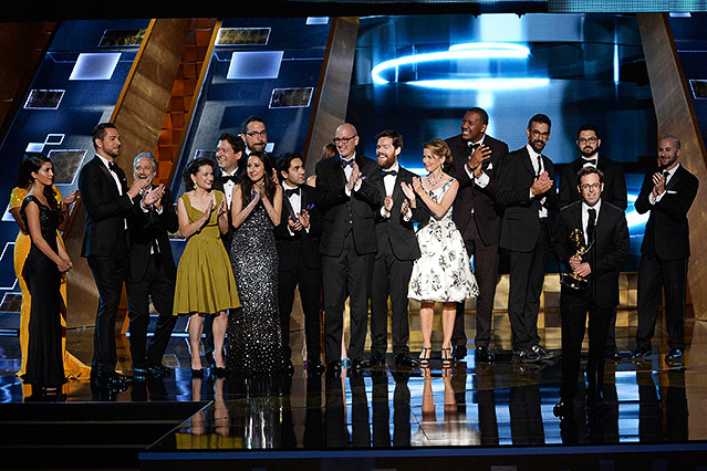 © AP/Invision for the Television Academy/Phil McCarten Elliott Kalan und sein Team der “The Daily Show With Jon Stewart”
