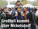 Flüchtlinge an der österreichisch-ungarischen Grenze