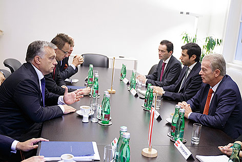 © APA/Georg Hochmuth Der ungarische Ministerpräsident Viktor Orban und Vizekanzler Reinhold Mitterlehner (ÖVP)