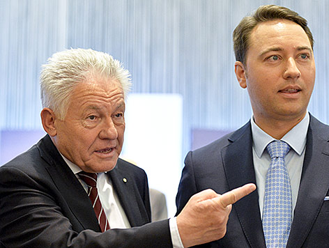 © APA/Herbert Neubauer Oberösterreichs ÖVP-Spitzenkandidat Landeshauptmann Josef Pühringer und FPÖ-Spitzenkandidat Manfred Haimbuchner