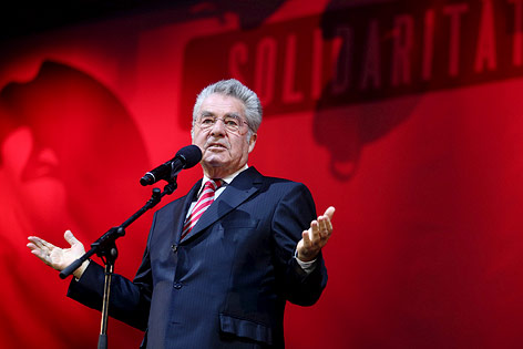 Bundespräsidnet Heinz Fischer während einer Rede beim Konzert "Voices for Refugees" auf dem Heldenplatz in Wien