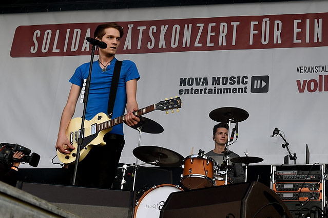 Band Tagträumer beim Konzert "Voices for Refugees" auf dem Heldenplatz in Wien