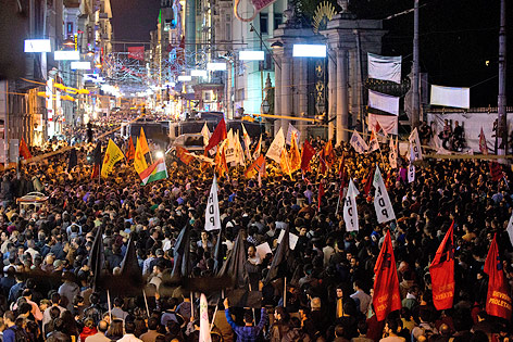 © APA/EPA/Tolga Bozoglu Demonstration in Istanbul