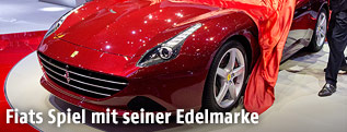 Ein Ferrari auf einer Autoshow