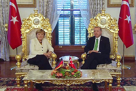 Die deutsche Bundeskanzlerin Angela Merkel gemeinsam mit dem türkischen  Präsidenten Recep Tayyip Erdogan